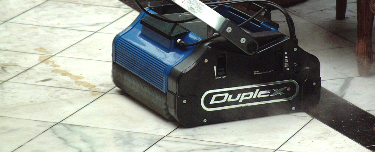 Floor cleaning machine