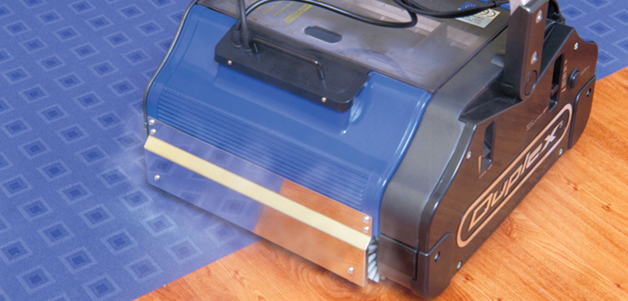 Floor cleaning machine