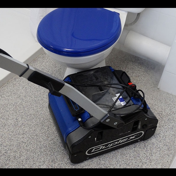 Floorscrubbing in Bathrooms